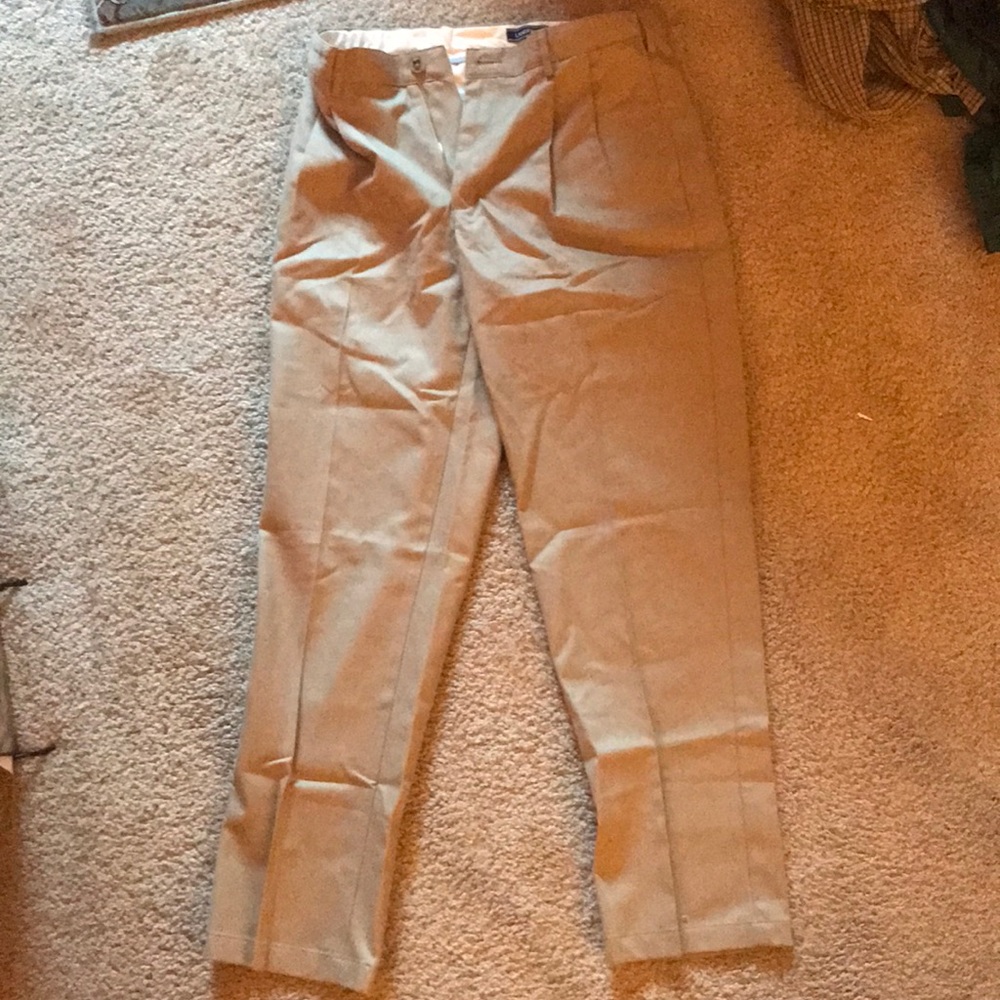 Lands End Khaki pleated pants 32X32